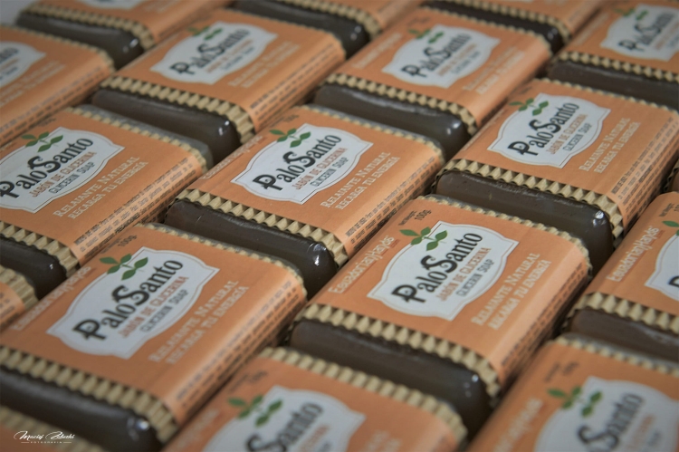 Mydło glicerynowe Palo Santo, aromaterapia. Fot. Maciej Załuski (12).jpg