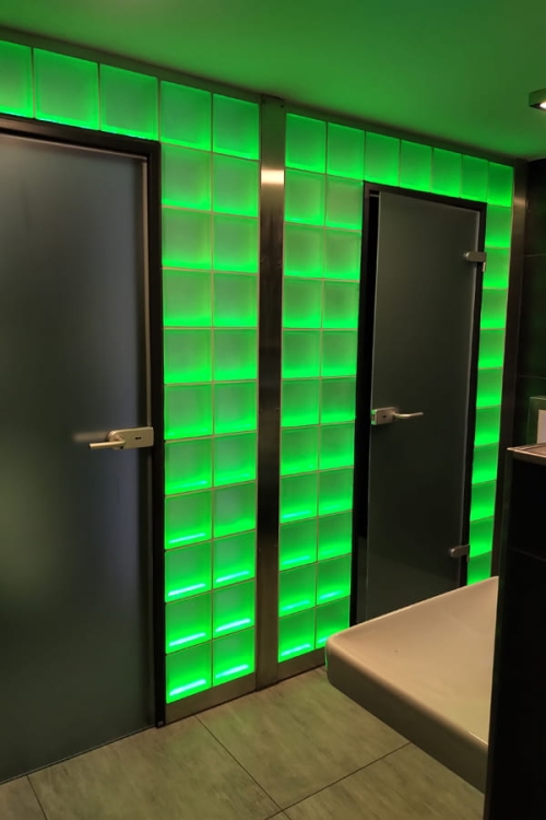 Luksfery podświetlane dookoła drzwi light My Wall.jpg