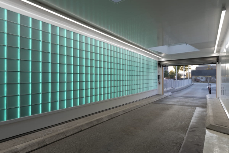 Podświetlana ściana z pustaków szklanych Light My Wall.jpg