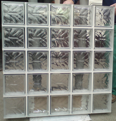 Okno gotowe z pustaków szklanych. Okno z luksferów Nuagee. glasspol.pl.
Moduł 97,5x97,5 cm - NUAGEE