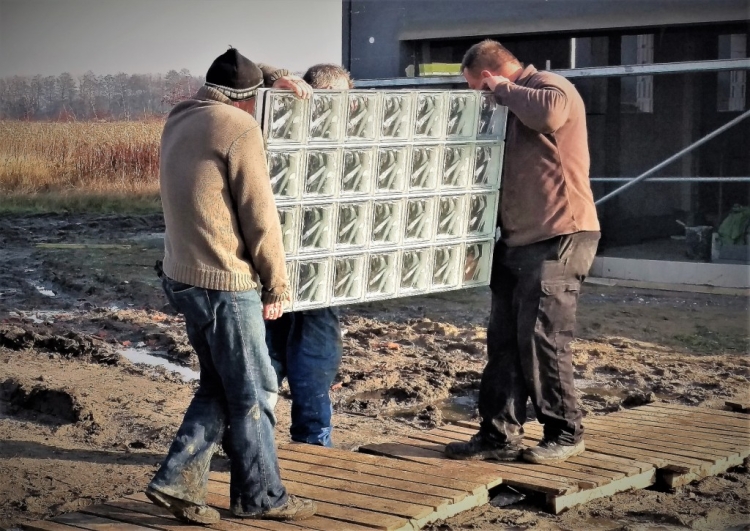 Zdjęcia: Glasspol pustaki szklane 19x19x8 Wave Seves Basic, gotowe okno z pustaków szklanych 